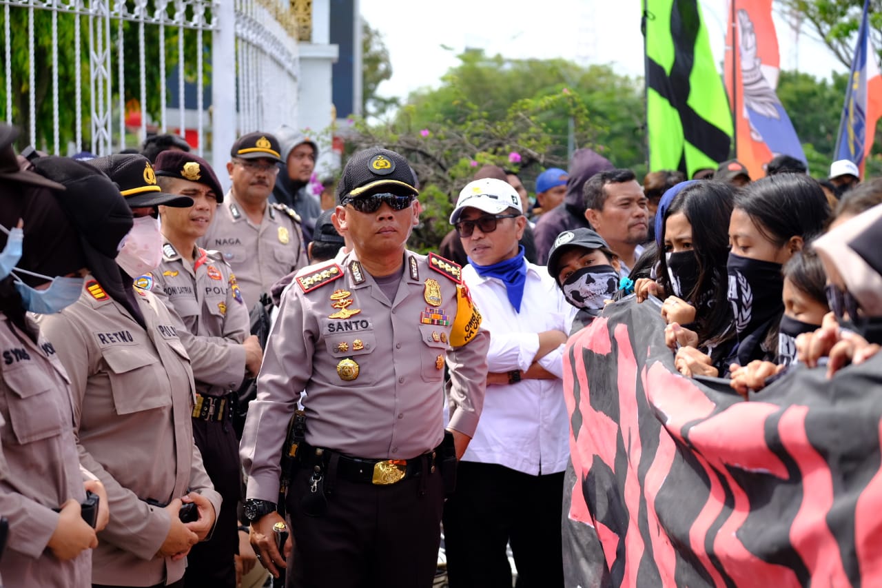 Kapolresta Pekanbaru Pimpin Langsung Pengamanan Unjuk Rasa Curva Nord